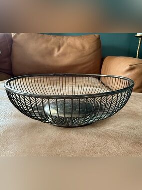 Vintage Raimond Silverplate Fruit/Bread Round Wire Basket Bowl 10" x 3"